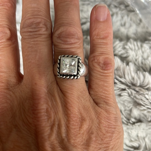 Silpada ring with cubic zirconia - Picture 2 of 3